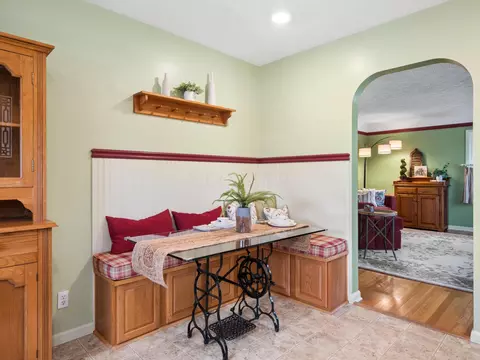 Entry Way - 319 E Washington Ave, Marion, OH 43302 photo 3 of 3