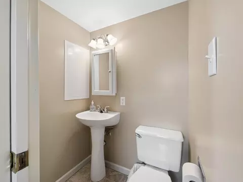 Bath - 319 E Washington Ave, Marion, OH 43302 photo 1 of 3