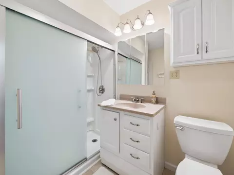Bath - 319 E Washington Ave, Marion, OH 43302 photo 2 of 3