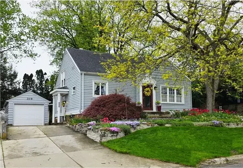 Exterior - 319 E Washington Ave, Marion, OH 43302 photo 12 of 15