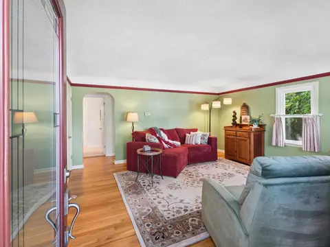 Entry Way - 319 E Washington Ave, Marion, OH 43302 photo 1 of 3