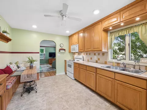 Kitchen - 319 E Washington Ave, Marion, OH 43302 photo 3 of 3