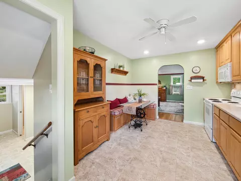 Entry Way - 319 E Washington Ave, Marion, OH 43302 photo 2 of 3