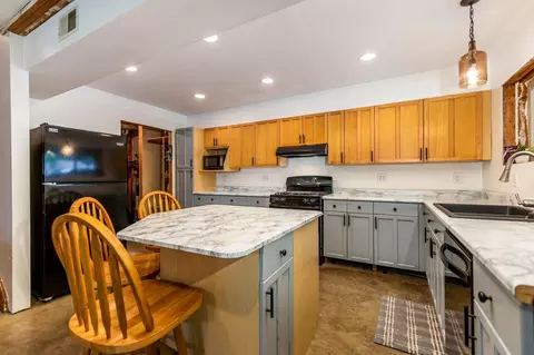 Kitchen - 14933 Rhoads Rd, Logan, OH 43138 photo 2 of 11