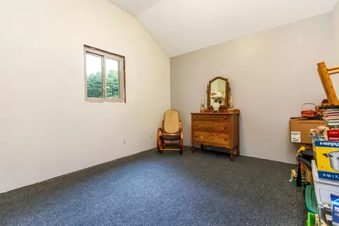 Bedroom - 14933 Rhoads Rd, Logan, OH 43138 photo 4 of 8