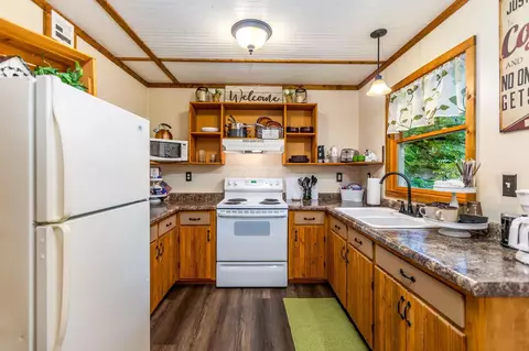 Kitchen - 14933 Rhoads Rd, Logan, OH 43138 photo 7 of 11