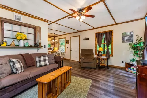 Living - 14933 Rhoads Rd, Logan, OH 43138 photo 6 of 8