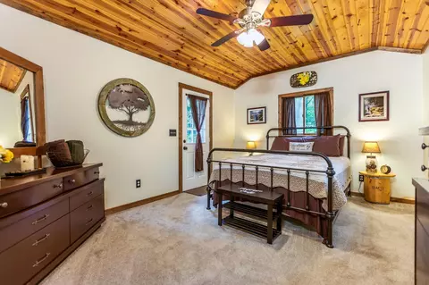 Bedroom - 14933 Rhoads Rd, Logan, OH 43138 photo 6 of 8