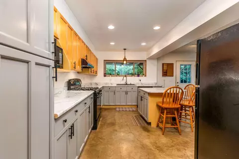 Kitchen - 14933 Rhoads Rd, Logan, OH 43138 photo 4 of 11