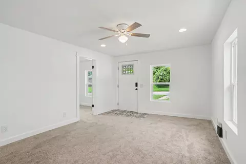 Living - 7 E Vine St, Jackson, OH 45640 photo 2 of 2