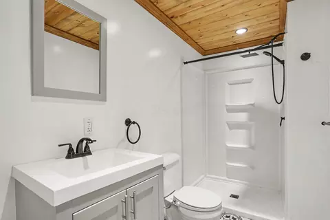 Bath - 7 E Vine St, Jackson, OH 45640 photo 1 of 1