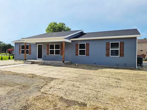 22 Cross St, Bloomingburg, OH 43106