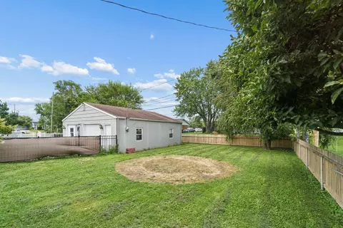 Exterior - 370 Sunnyview Dr, Circleville, OH 43113 photo 7 of 12