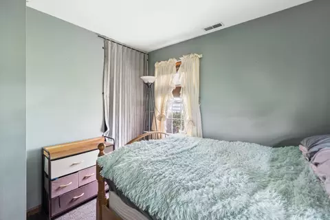 Bedroom - 370 Sunnyview Dr, Circleville, OH 43113 photo 4 of 8