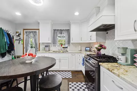 Kitchen - 370 Sunnyview Dr, Circleville, OH 43113 photo 6 of 6