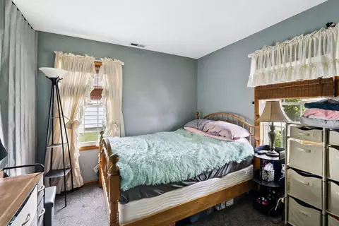 Bedroom - 370 Sunnyview Dr, Circleville, OH 43113 photo 6 of 8