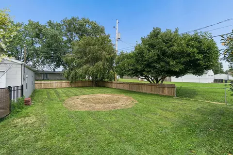 Exterior - 370 Sunnyview Dr, Circleville, OH 43113 photo 5 of 12
