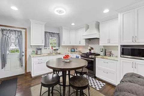 Kitchen - 370 Sunnyview Dr, Circleville, OH 43113 photo 4 of 6