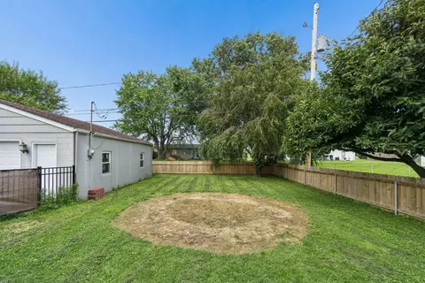 Exterior - 370 Sunnyview Dr, Circleville, OH 43113 photo 6 of 12