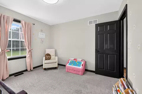 Bedroom - 7850 Mingo-lewisburg Rd, North Lewisburg, OH 43060 photo 5 of 9