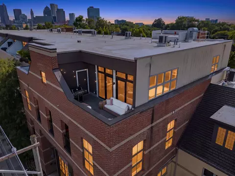 825 N 4th St #410, Columbus, OH 43215