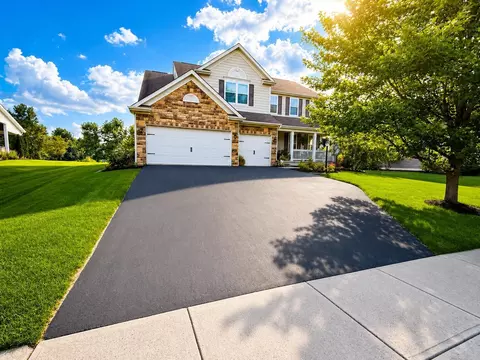 3200 Marcliff Dr, Lewis Center, OH 43035