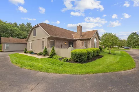 2348 Willowside Ln, Grove City, OH 43123