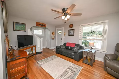 Living - 288 Spencer St, Marion, OH 43302 photo 1 of 3