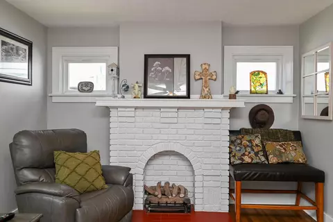 Living - 288 Spencer St, Marion, OH 43302 photo 2 of 3