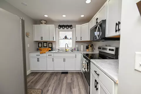 Kitchen - 288 Spencer St, Marion, OH 43302 photo 1 of 2