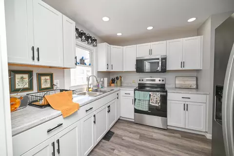 Kitchen - 288 Spencer St, Marion, OH 43302 photo 2 of 2