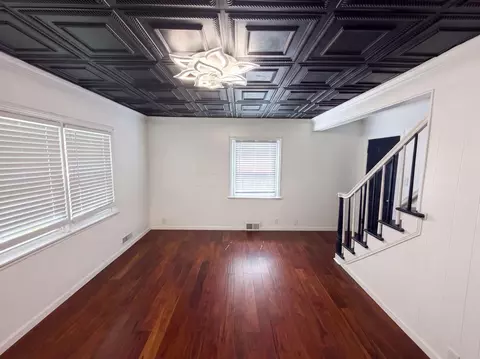 Living - 601 Rhoads Ave, Columbus, OH 43205 photo 2 of 2