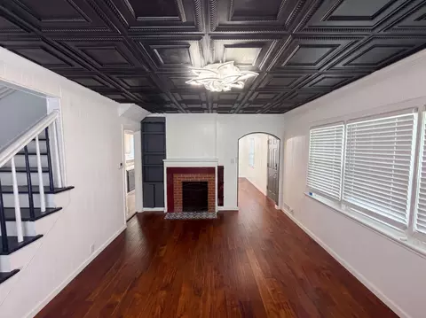 Living - 601 Rhoads Ave, Columbus, OH 43205 photo 1 of 2