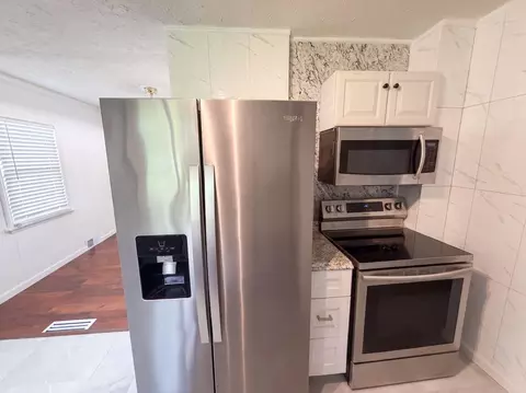 Kitchen - 601 Rhoads Ave, Columbus, OH 43205 photo 1 of 2