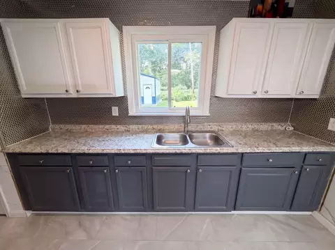 Kitchen - 601 Rhoads Ave, Columbus, OH 43205 photo 2 of 2