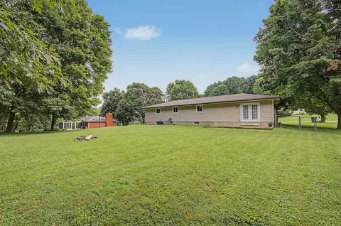 Exterior - 14207 Eldon Dr, Mount Vernon, OH 43050 photo 4 of 7