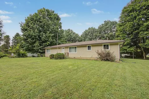 Exterior - 14207 Eldon Dr, Mount Vernon, OH 43050 photo 3 of 7