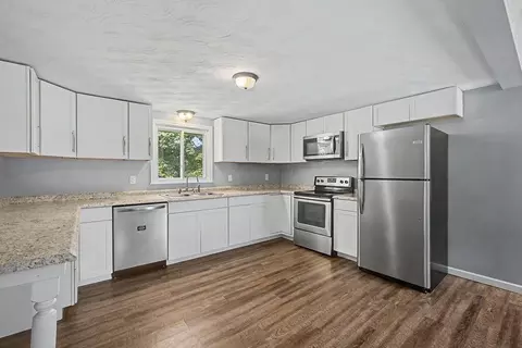 Kitchen - 14207 Eldon Dr, Mount Vernon, OH 43050 photo 3 of 3