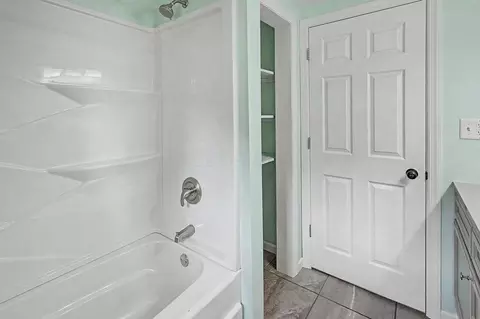 Bath - 14207 Eldon Dr, Mount Vernon, OH 43050 photo 3 of 3