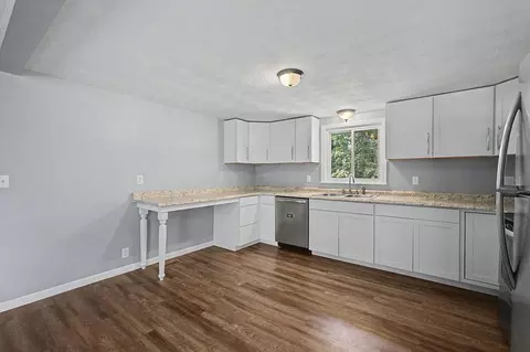 Kitchen - 14207 Eldon Dr, Mount Vernon, OH 43050 photo 2 of 3