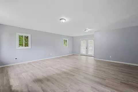 Living - 14207 Eldon Dr, Mount Vernon, OH 43050 photo 7 of 8
