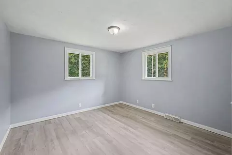 Bedroom - 14207 Eldon Dr, Mount Vernon, OH 43050 photo 1 of 6