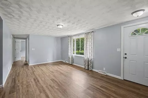 Living - 14207 Eldon Dr, Mount Vernon, OH 43050 photo 1 of 8