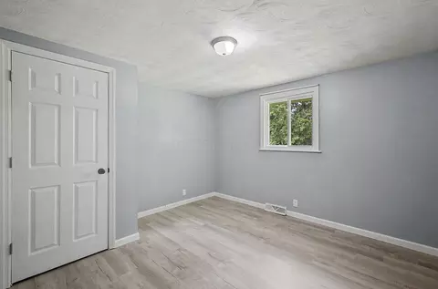 Bedroom - 14207 Eldon Dr, Mount Vernon, OH 43050 photo 5 of 6