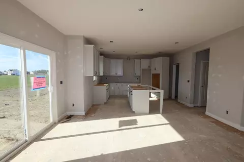 Living - 1570 Pieper Ln, Delaware, OH 43015 photo 4 of 4