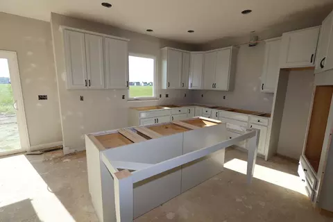 Kitchen - 1570 Pieper Ln, Delaware, OH 43015 photo 1 of 2