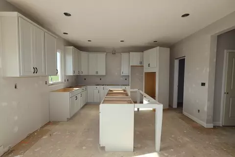 Kitchen - 1570 Pieper Ln, Delaware, OH 43015 photo 2 of 2