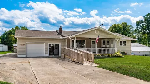 2910 S Pleasant Grove Rd, Zanesville, OH 43701