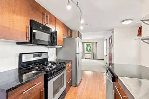 Kitchen - 283 E Beechwold Blvd, Columbus, OH 43214 photo 4 of 5