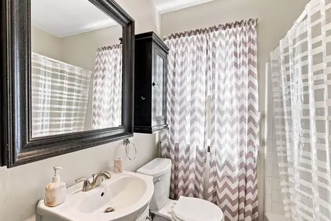 Bath - 283 E Beechwold Blvd, Columbus, OH 43214 photo 3 of 4